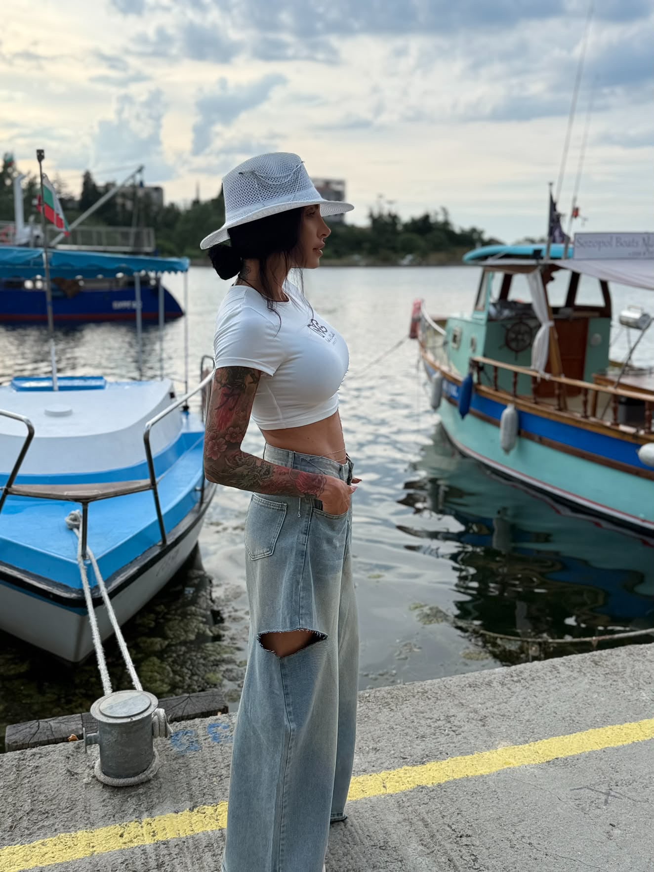 Hat White Chain 